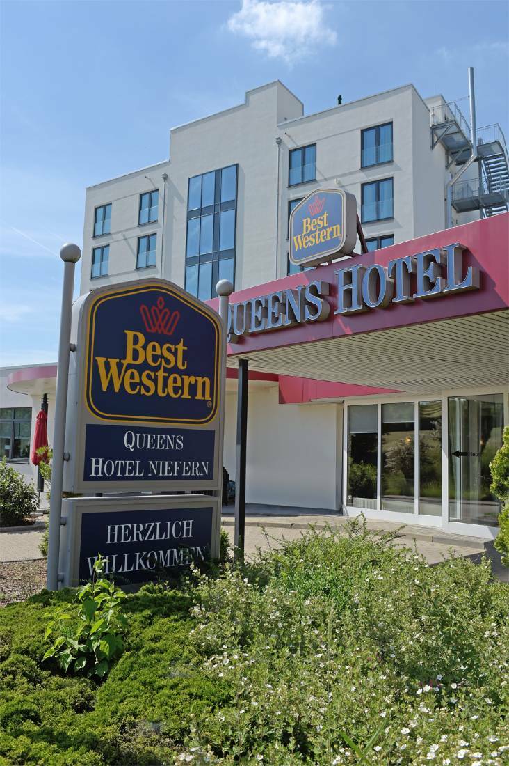 Best Western Queens Hotel Pforzheim-Niefern 外观 照片